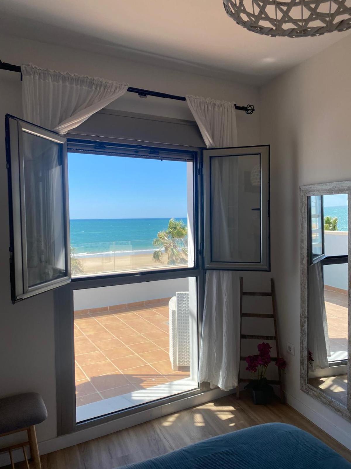 Ático Al Sol en primera línea de playa Apartamento Rota Exterior foto
